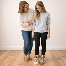 Lade das Bild in den Galerie-Viewer, HUGGY Kuschelsocken – mit Katzen &amp; Hunden – Einheitsgröße – Unisex
